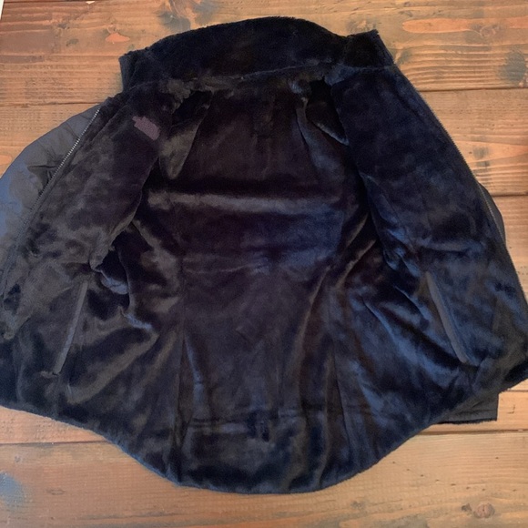 North Face woman’s XS reversible puffer jacket. - Picture 2 of 7